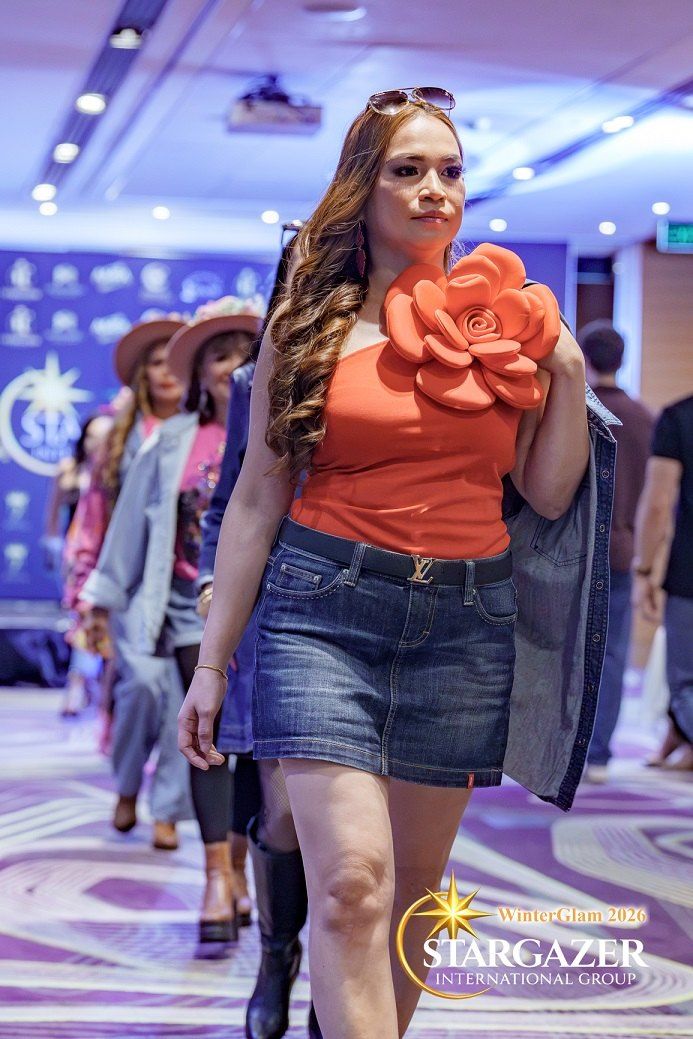 Stargazer Runway Models gallery photo 14